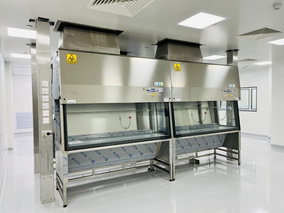 Hybrid between laminar flow and isolator unit