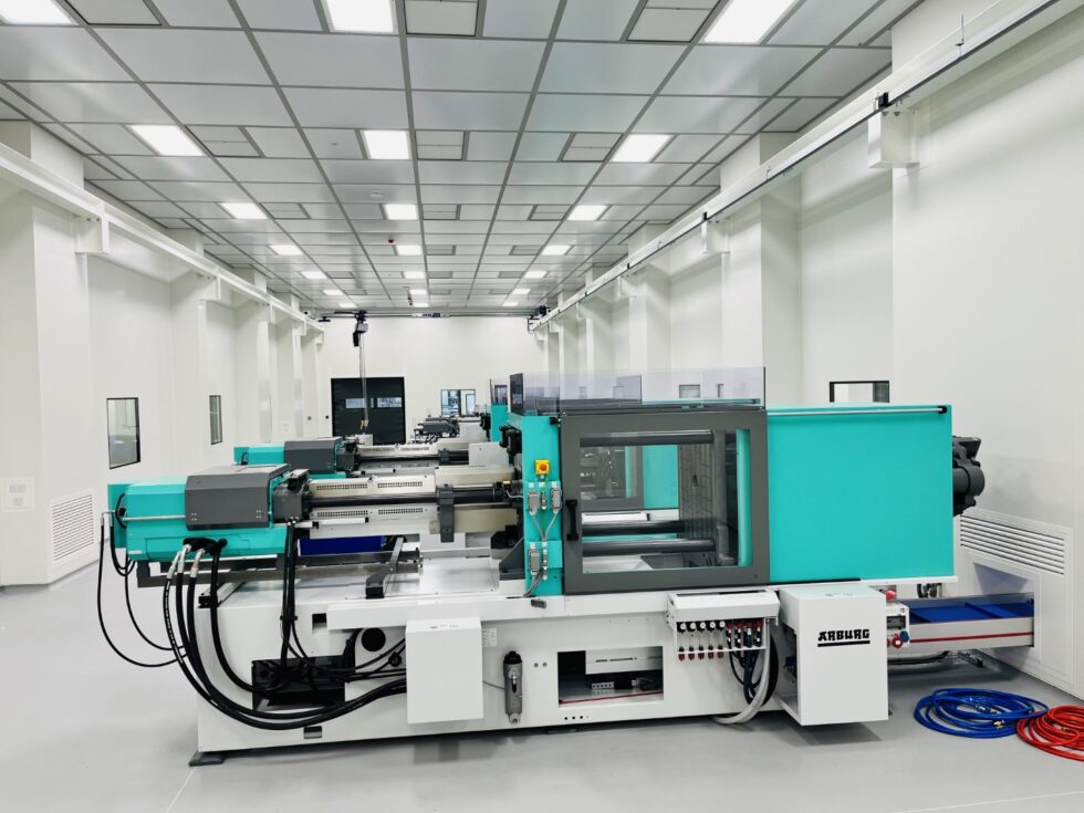 Electric injection molding machines for cleanroom use